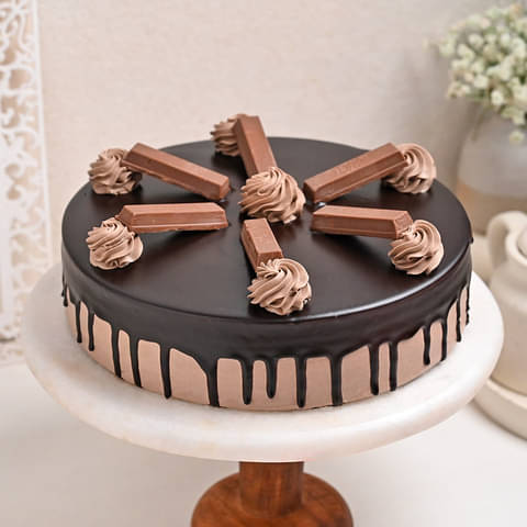 KitKat Crunch Chocolate Cake