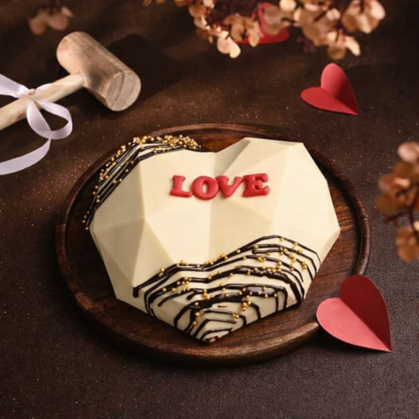 Delicate Love Pineapple Pinata Cake