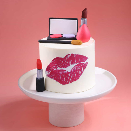 Lips Bliss Makeup Cake